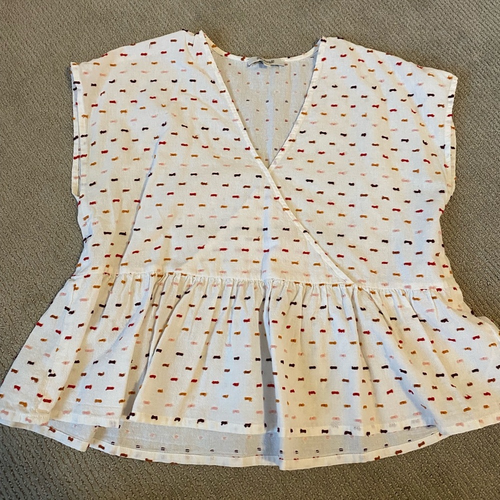 Madewell Blouse! Size Large! Crosses over in the front and has ruffle bottom!